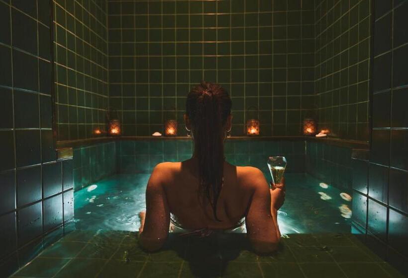 سوییت جونیور لوکس, Torel 1884 Suites & Apartments