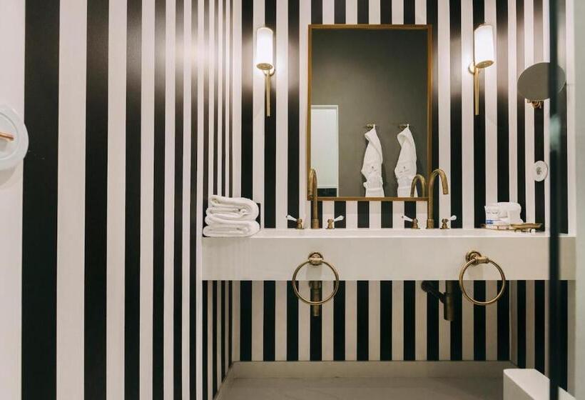 سوییت جونیور لوکس, Torel 1884 Suites & Apartments
