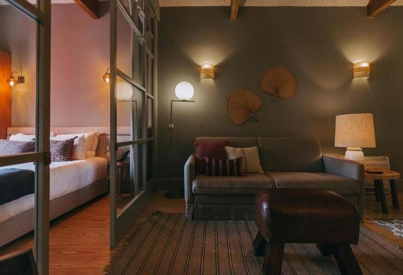 استودیوی استاندارد, Torel 1884 Suites & Apartments