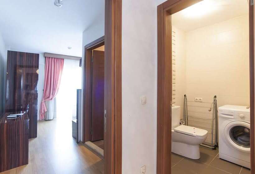 سوییت خانوادگی, Blueway Hotel Residence