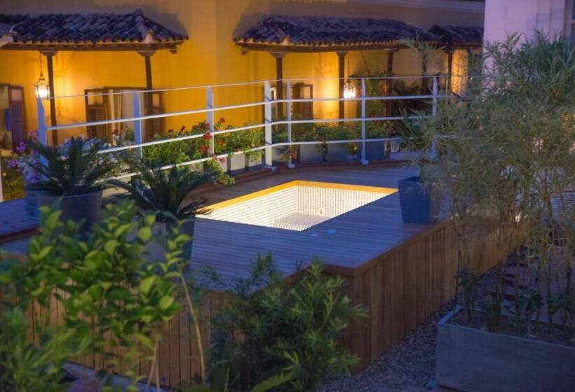 سوییت سوپریور, Boutique Casona Del Colegio