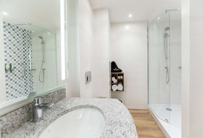 חדר משפחתי, Hampton By Hilton Brest