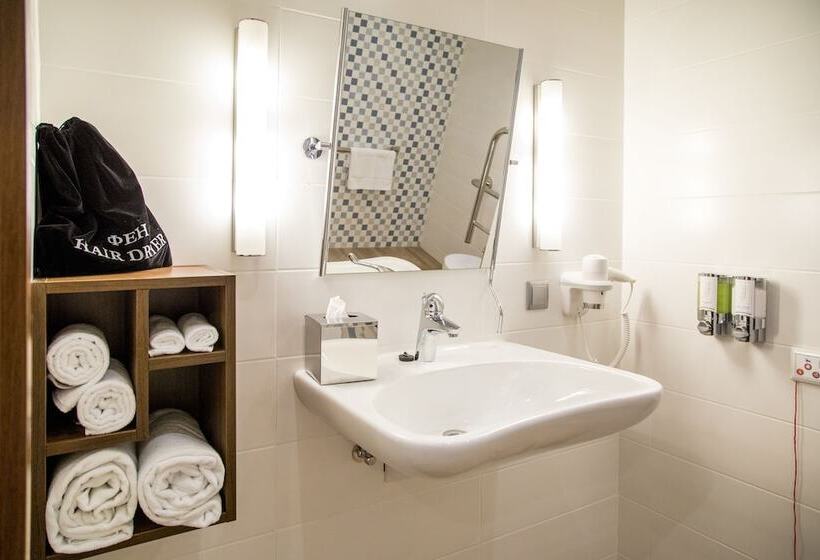 חדר משפחתי, Hampton By Hilton Brest