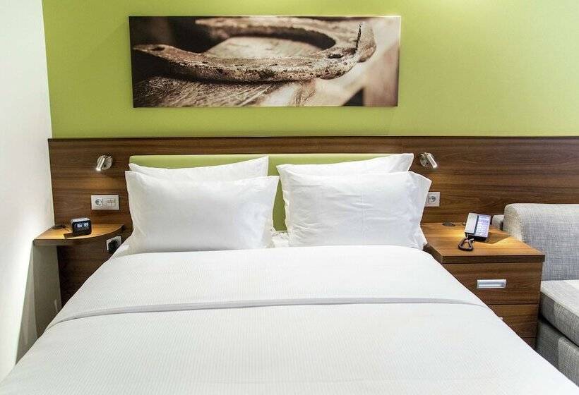 חדר משפחתי, Hampton By Hilton Brest
