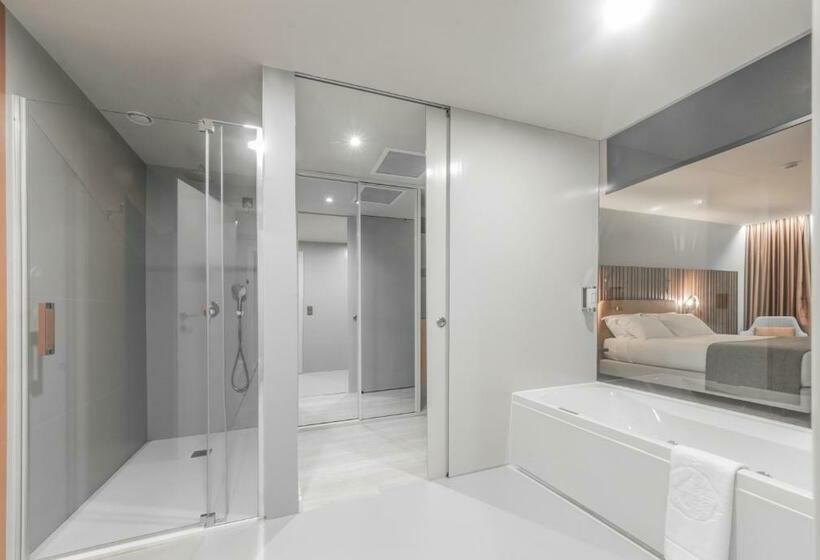 سوییت با چشم‌انداز دریا, Verde Mar & Spa