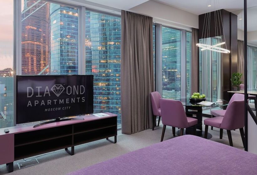 スタンダードスタジオ, Diamond Apartments