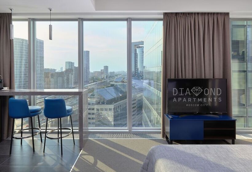 スタンダードスタジオ, Diamond Apartments