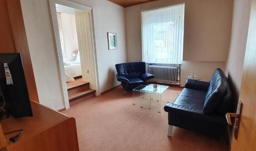 سوییت جونیور, Zur Schönen Aussicht