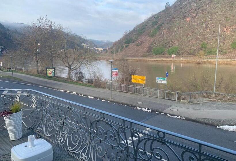 سوییت جونیور با بالکن, Zur Schönen Aussicht
