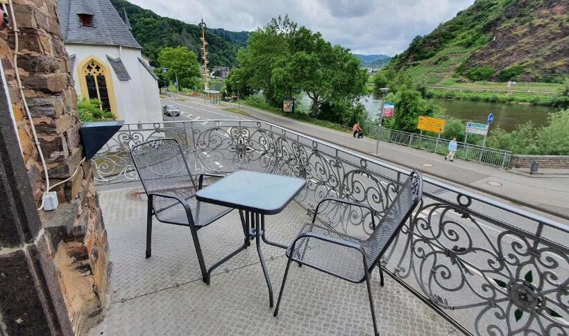 سوییت جونیور با بالکن, Zur Schönen Aussicht