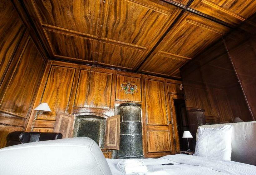 سوییت, La Grande Maison