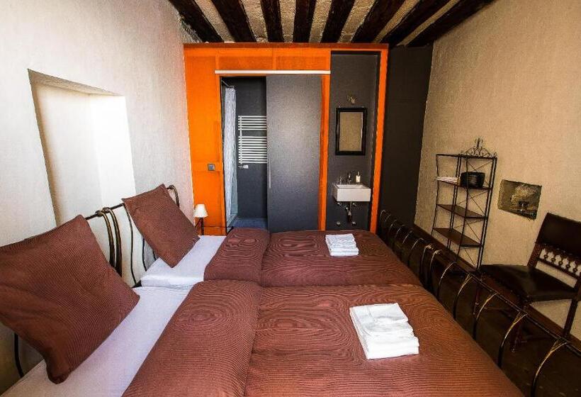 اتاق راحتی, La Grande Maison