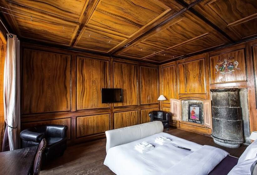 سوییت, La Grande Maison