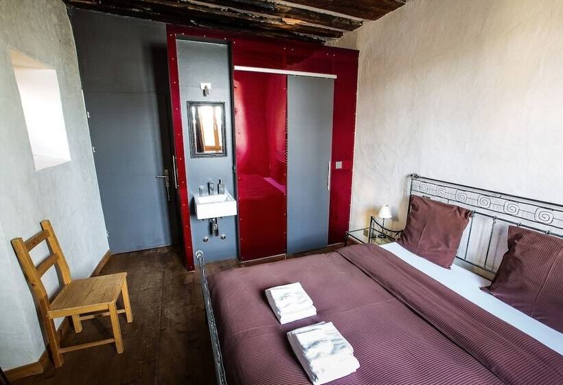 اتاق راحتی, La Grande Maison