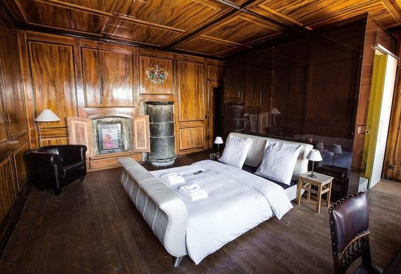 سوییت, La Grande Maison