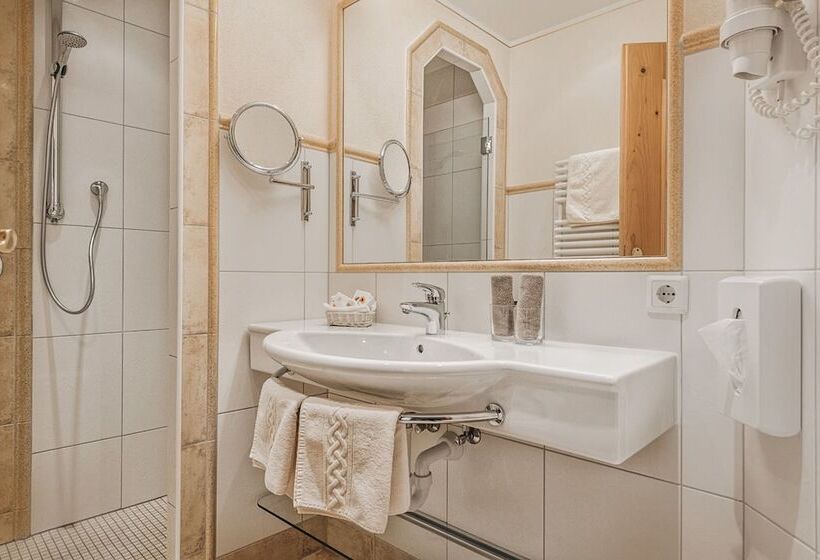 اتاق خانوادگی, Aster Boutique Hotel & Chalets