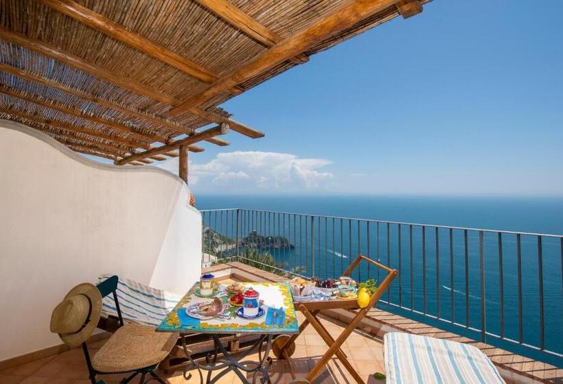اتاق استاندارد با تراس و چشم‌انداز دریا, Amalfi Residence