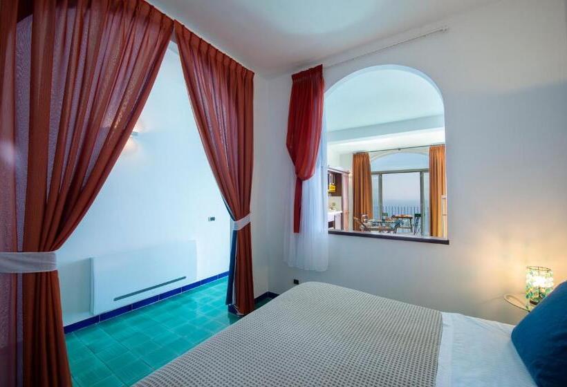آپارتمان 1 خوابه با چشم‌انداز دریا, Amalfi Residence