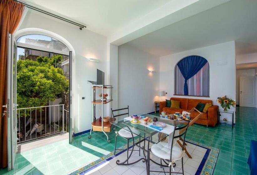آپارتمان 1 خوابه با چشم‌انداز دریا, Amalfi Residence