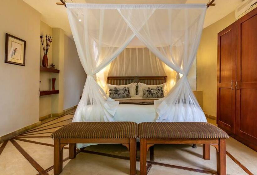 Deluxe Suite King Bed, Blue Jay Lodge