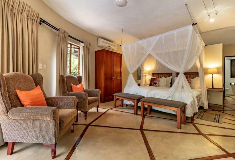 Deluxe Suite King Bed, Blue Jay Lodge