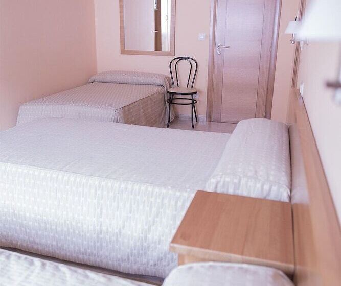 اتاق استاندارد سه نفره, Hostal Pereiriña