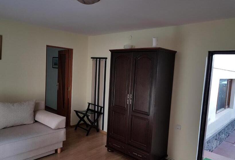 سوییت خانوادگی, Vila Felix