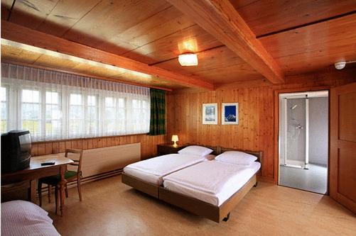 اتاق خانوادگی با سرویس بهداشتی مشترک, Am Schönenbühl