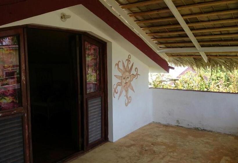کابین, Villa La Caleta