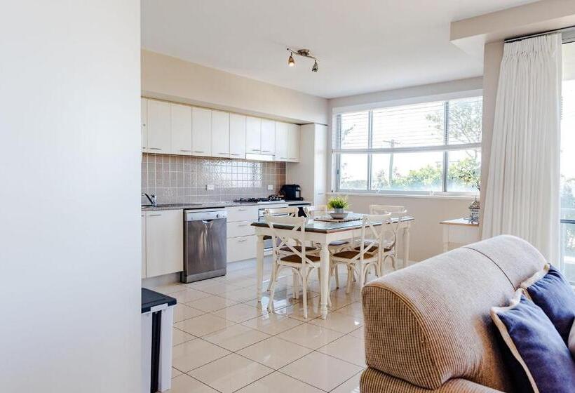 آپارتمان 2 خوابه با چشم‌انداز دریا, Grandview Apartments