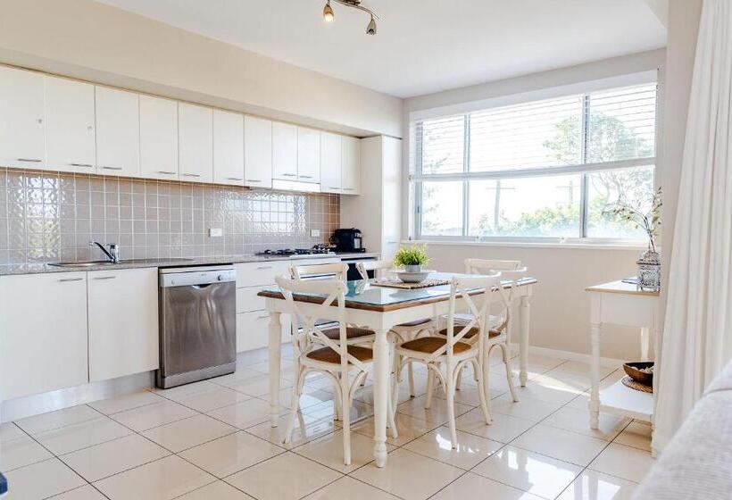 آپارتمان 2 خوابه با چشم‌انداز دریا, Grandview Apartments
