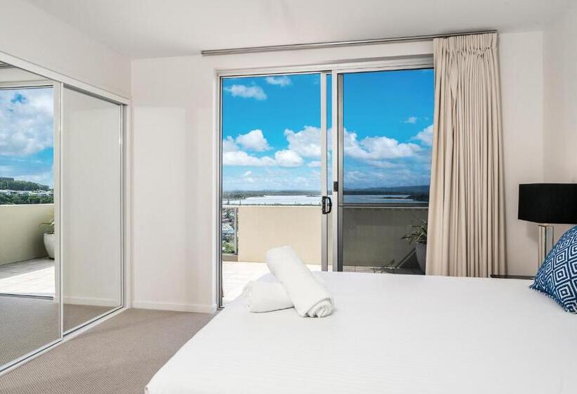2 Bedrooms Apartment River View, Grandview Apartments