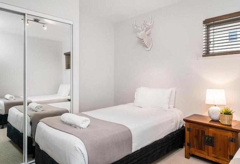 2 Bedrooms Apartment River View, Grandview Apartments