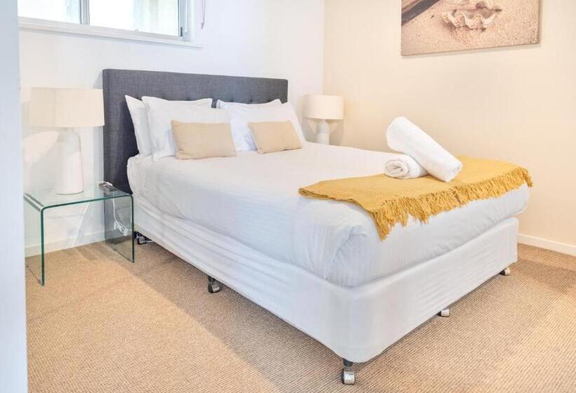 2 Bedroom Premium Apartment Sea View, Grandview Apartments