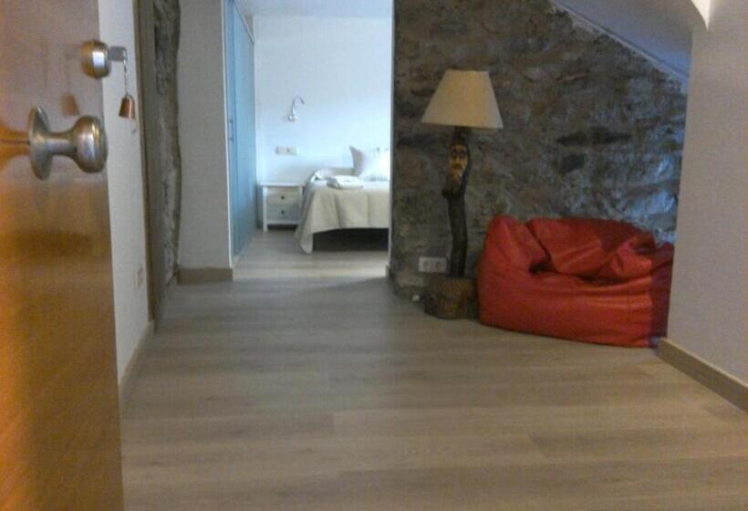 اتاق استاندارد سه نفره, Pensió I Apartaments La Bordeta