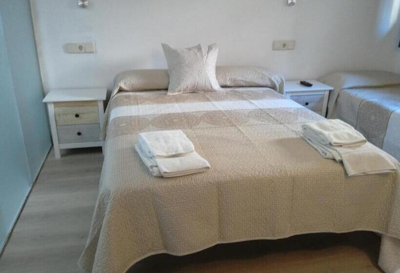 اتاق استاندارد سه نفره, Pensió I Apartaments La Bordeta