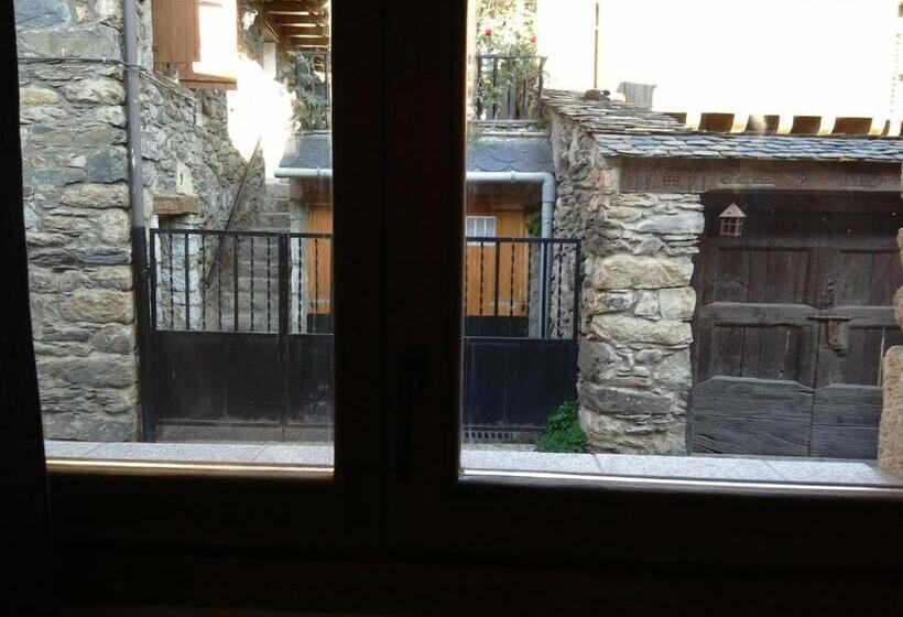 اتاق استاندارد سه نفره, Pensió I Apartaments La Bordeta