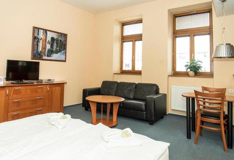 استودیوی استاندارد, Penzion Zelená žába