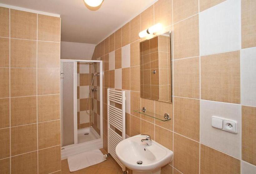 استودیوی استاندارد, Penzion Zelená žába