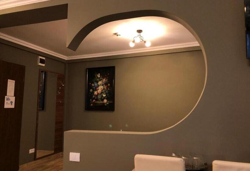 اتاق خانوادگی, Pension Aroma