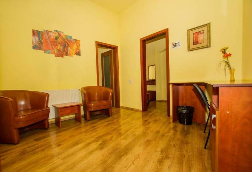 سوئیت 2 خوابه, Pension Casa Timar