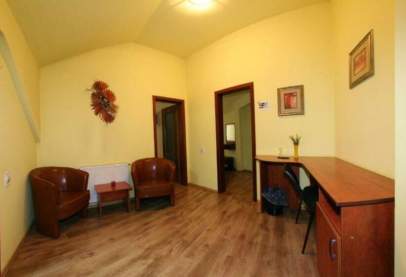 سوئیت 2 خوابه, Pension Casa Timar