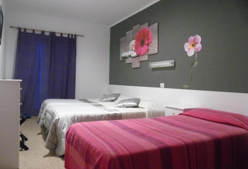 اتاق استاندارد سه نفره, Pensió I Apartament Torrent
