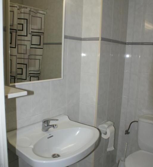 اتاق استاندارد سه نفره, Pensió I Apartament Torrent