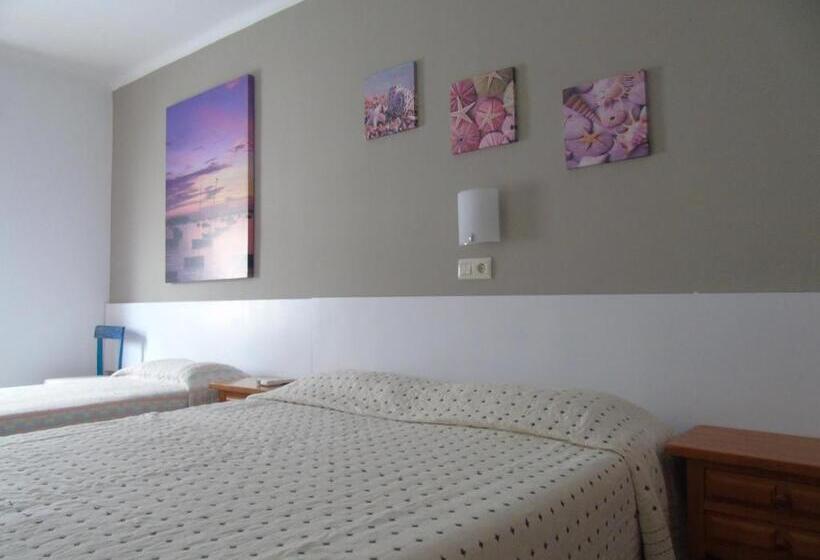 اتاق استاندارد سه نفره, Pensió I Apartament Torrent