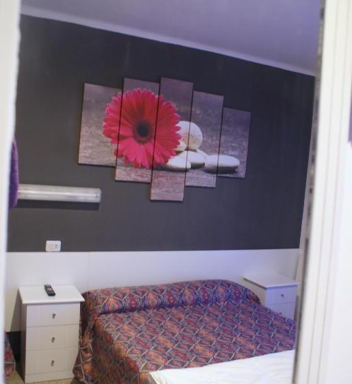 اتاق استاندارد سه نفره, Pensió I Apartament Torrent