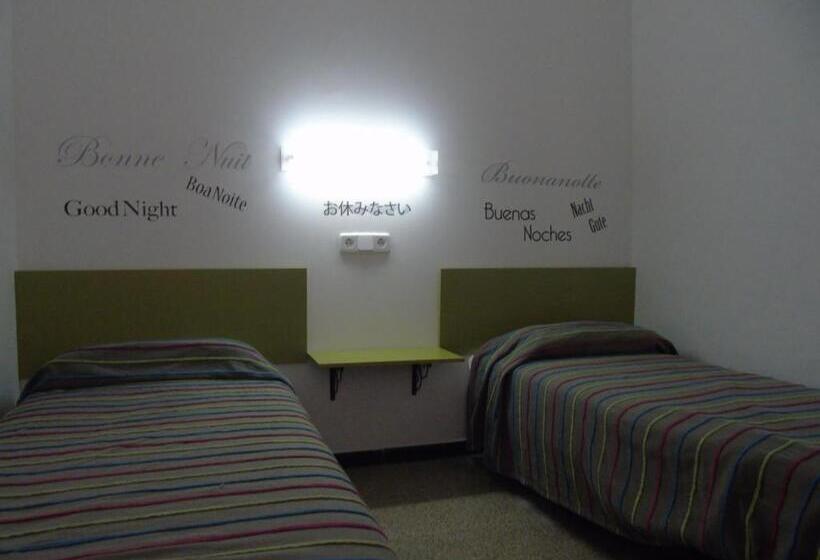 اتاق خانوادگی, Pensió I Apartament Torrent