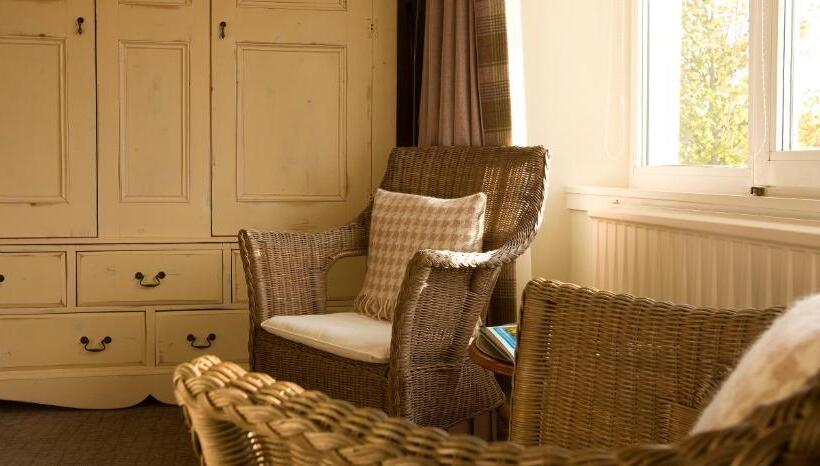اتاق لوکس, Sandown House