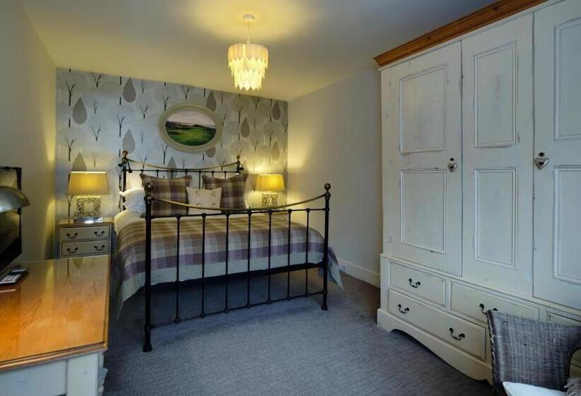 اتاق سوپریور با تخت بزرگ, Sandown House