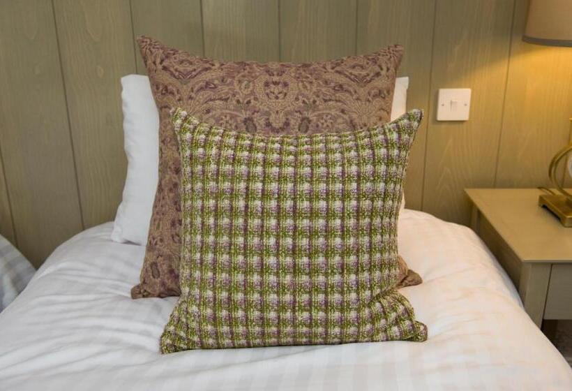 اتاق لوکس با چشم‌انداز باغ, Sandown House